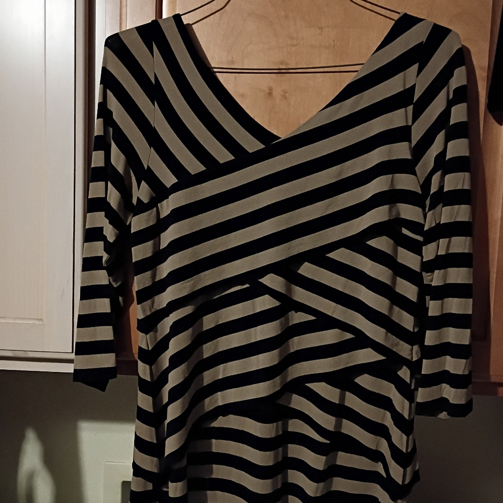 Ladies Top - Picture 2 of 4